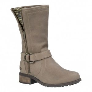 UGG Women’s Silvia ZIP Boot!